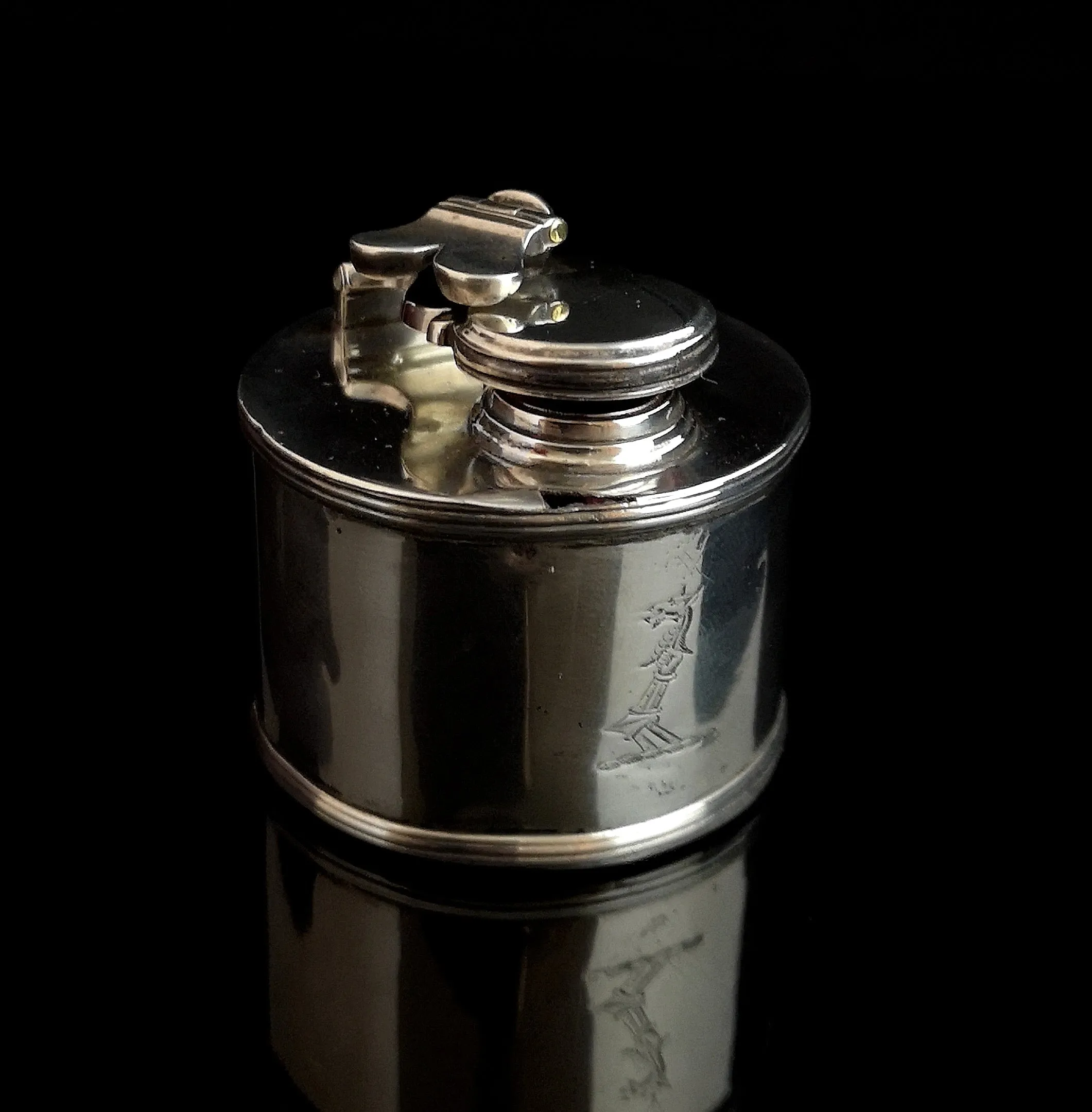 Antique Georgian silver travel inkwell, heraldic