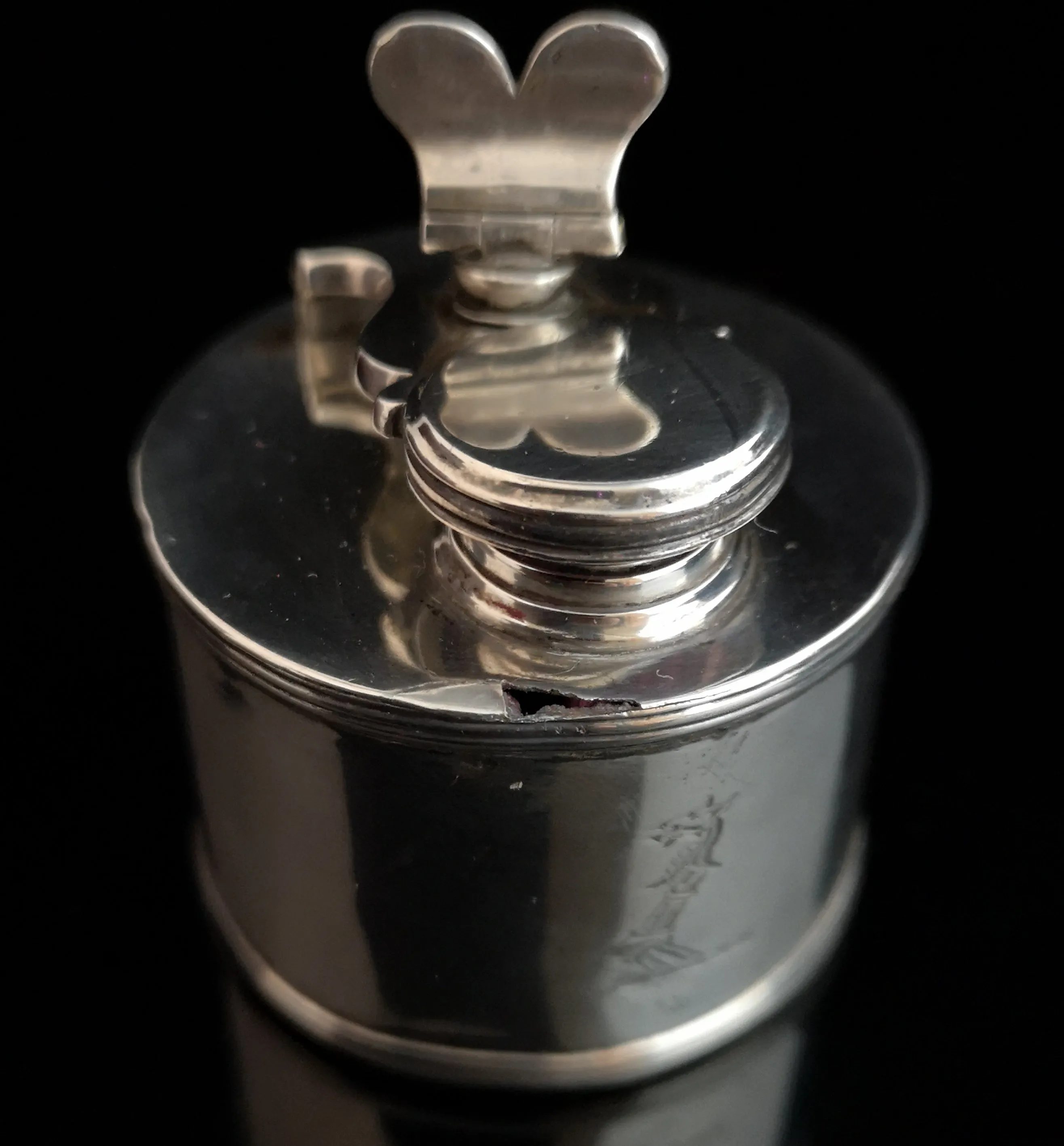 Antique Georgian silver travel inkwell, heraldic