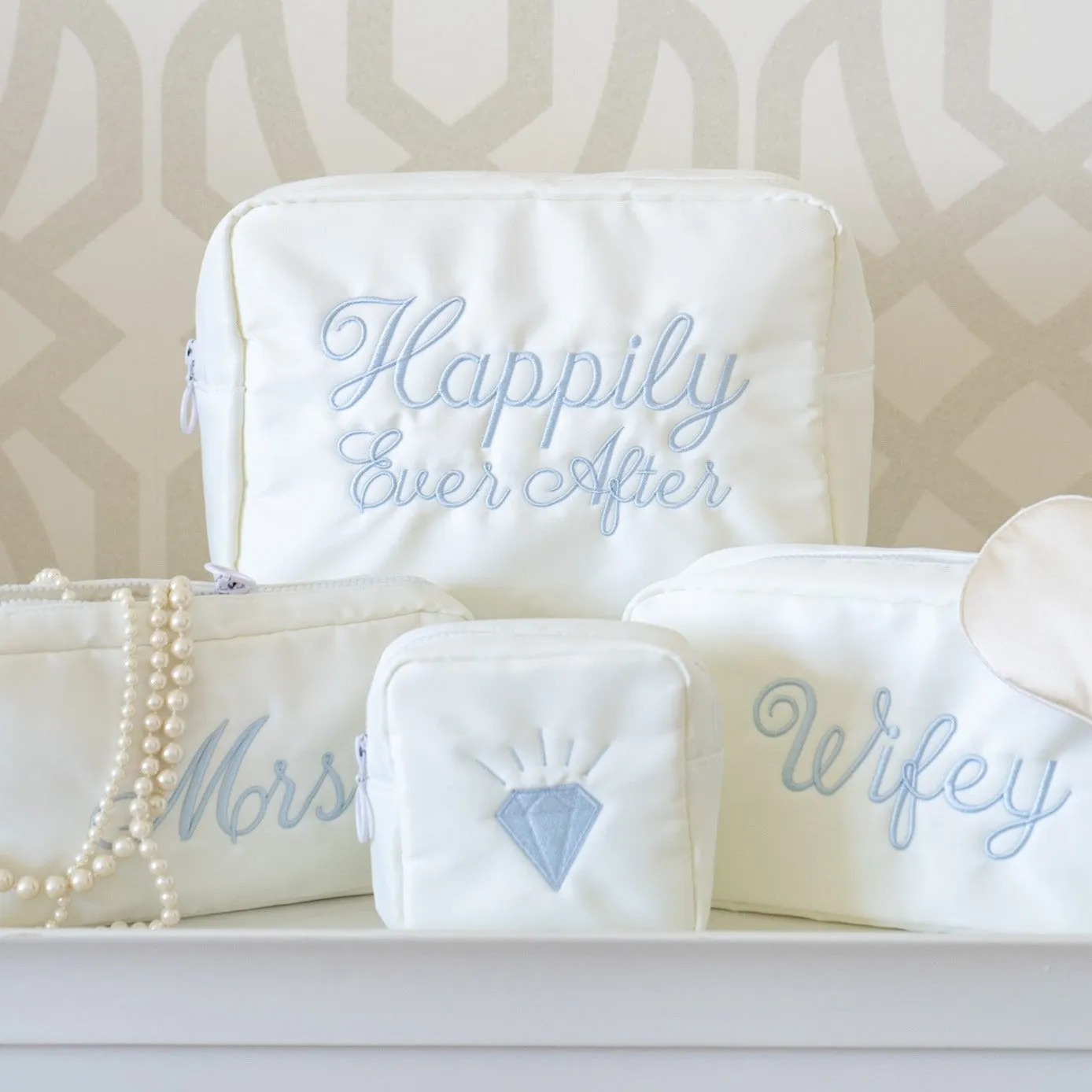 GW XL Essentials White - HAPPILY