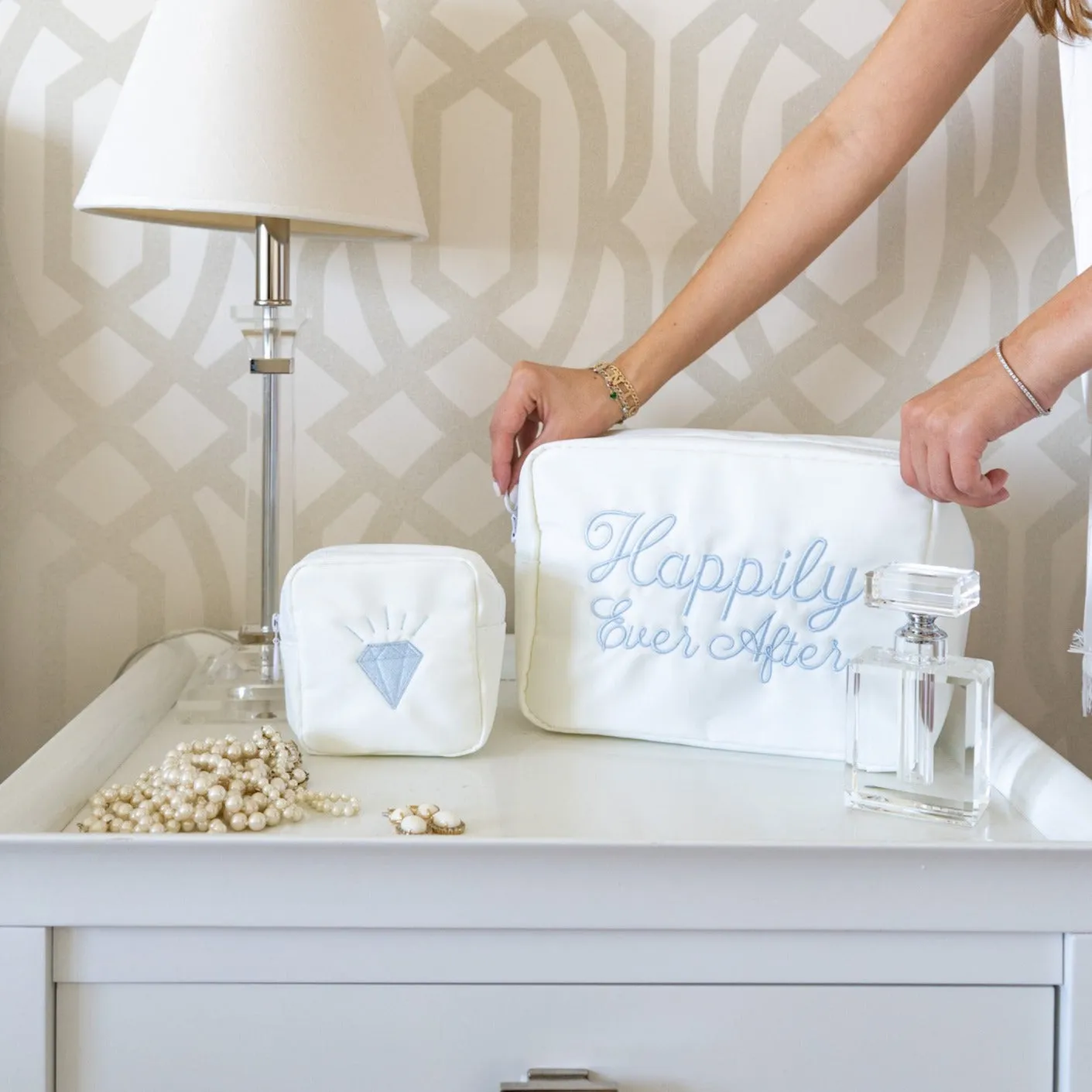 GW XL Essentials White - HAPPILY