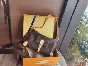 Hobo Dauphine MM Handbag