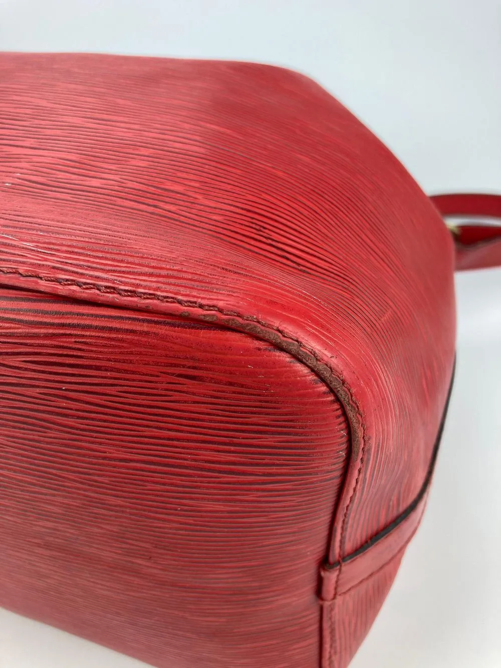 LOUIS VUITTON Castillian Red Epi Noe Drawstring Bucket Bag