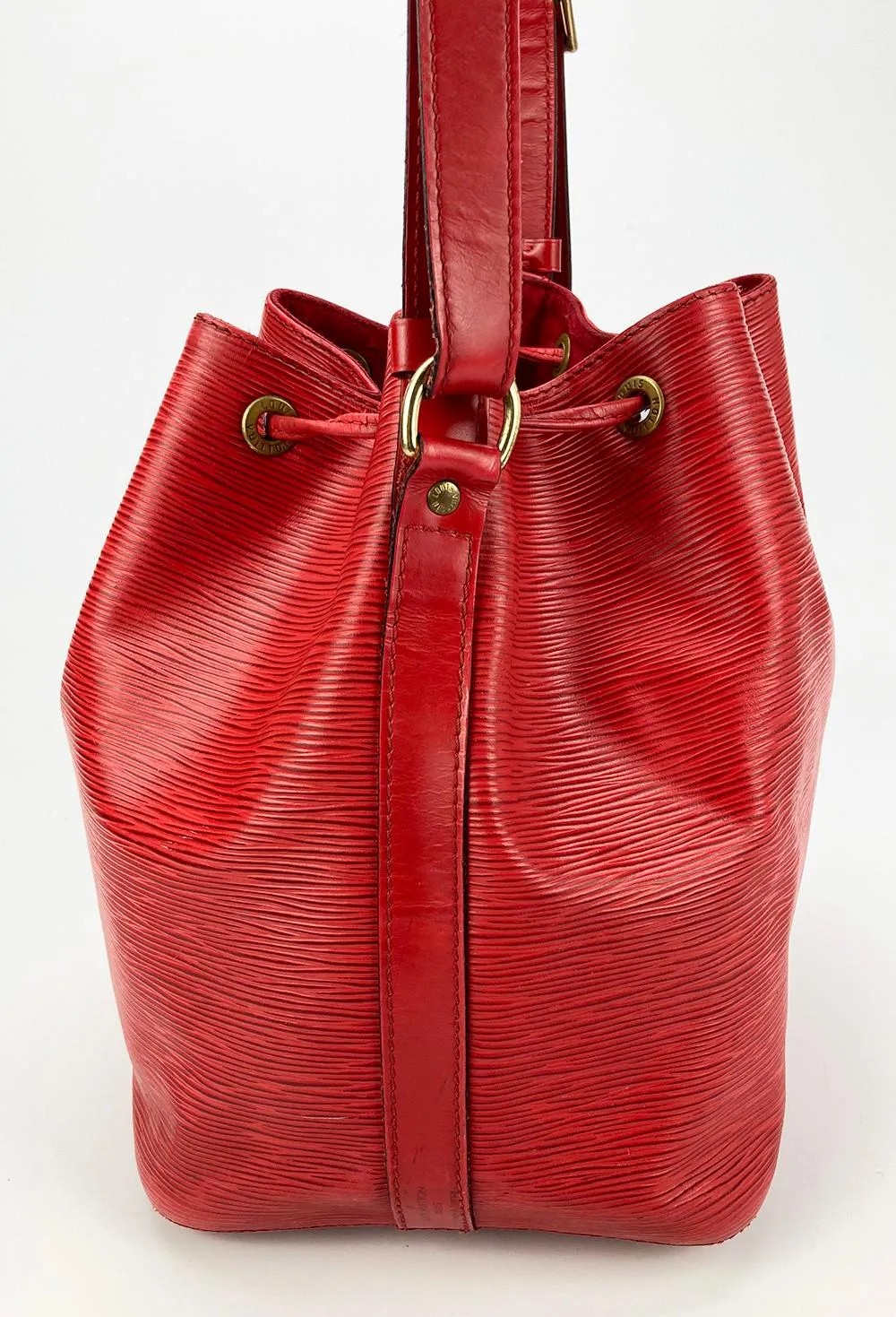 LOUIS VUITTON Castillian Red Epi Noe Drawstring Bucket Bag