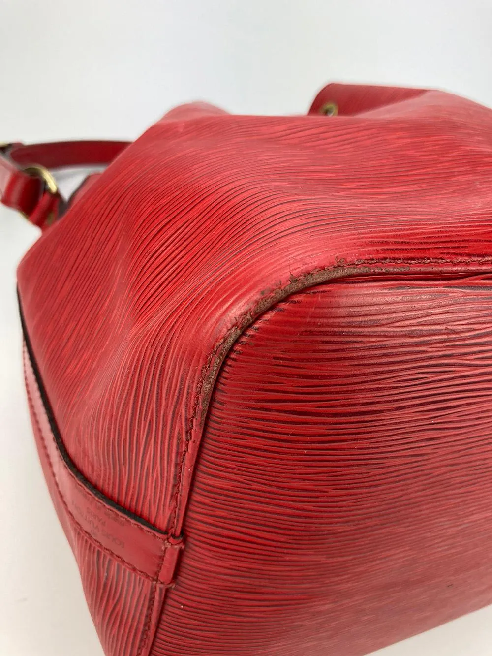 LOUIS VUITTON Castillian Red Epi Noe Drawstring Bucket Bag