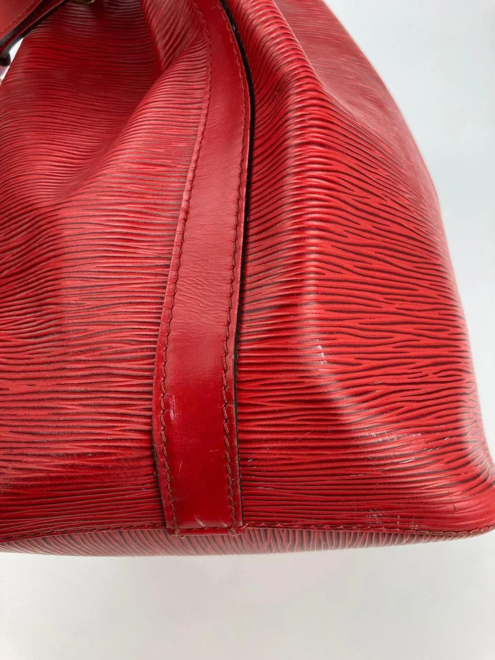 LOUIS VUITTON Castillian Red Epi Noe Drawstring Bucket Bag