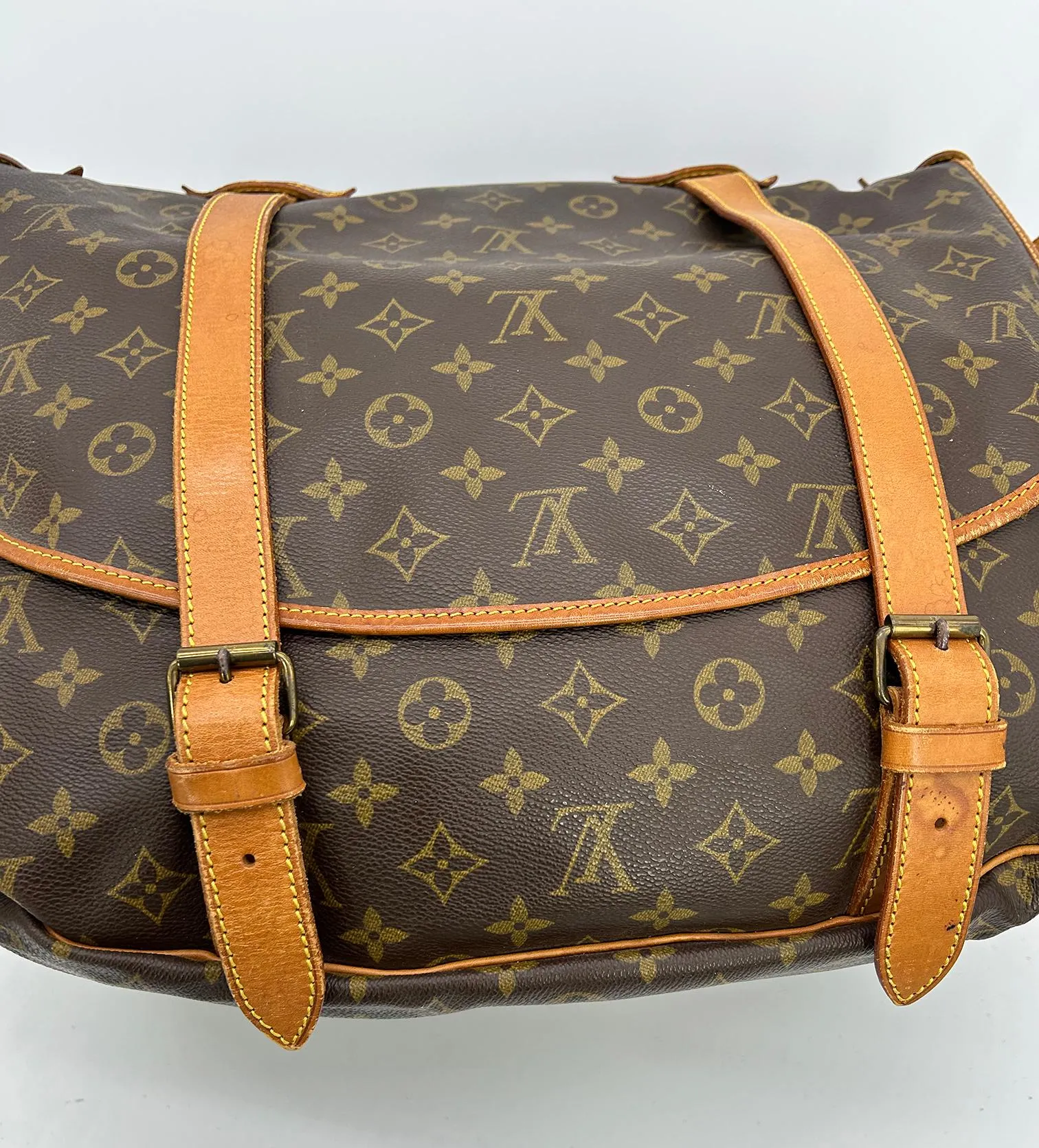 LOUIS VUITTON Vintage Monogram Samur 43 Messenger Shoulder Bag