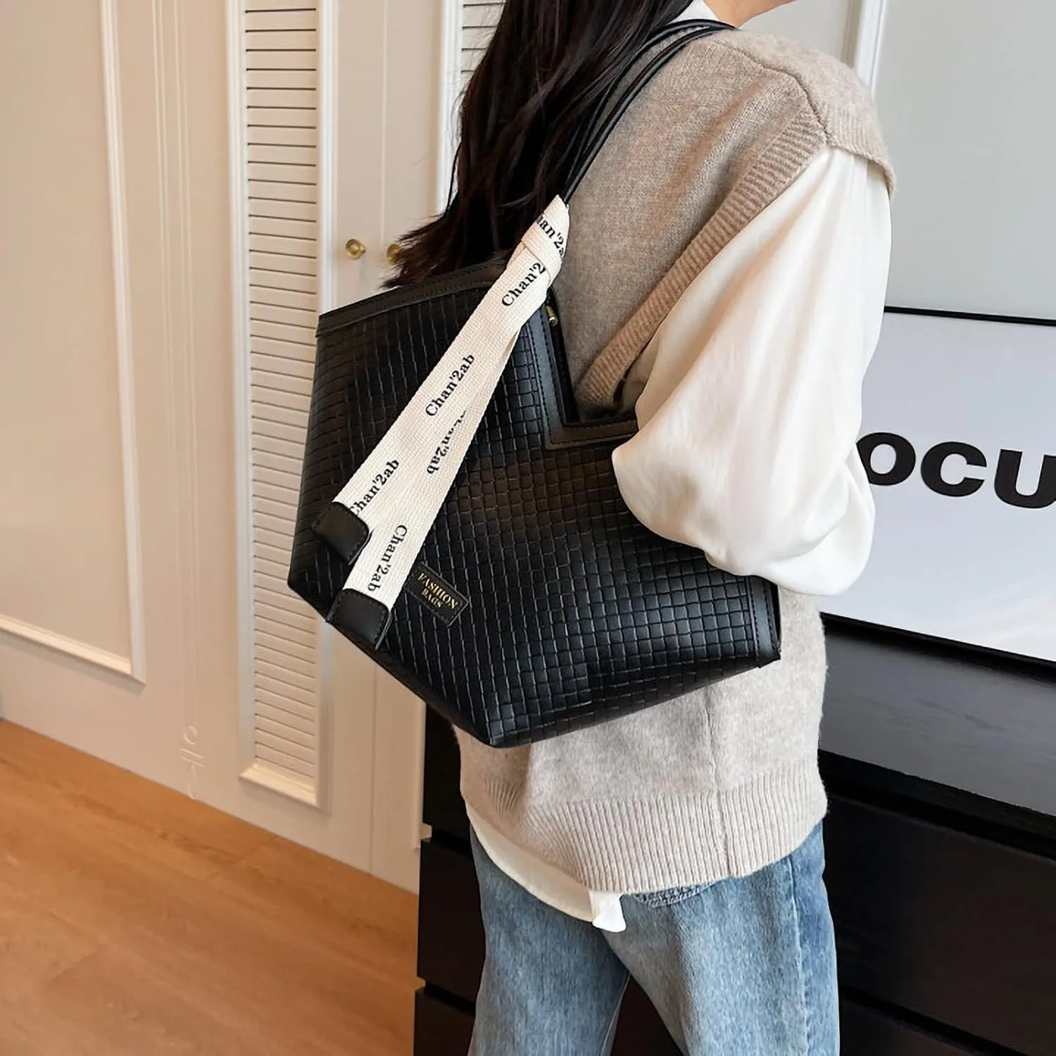 Love Heart Shape PU Artificial Leather Tote Bag for Women's Fashion Shoulder Bag and Satchel