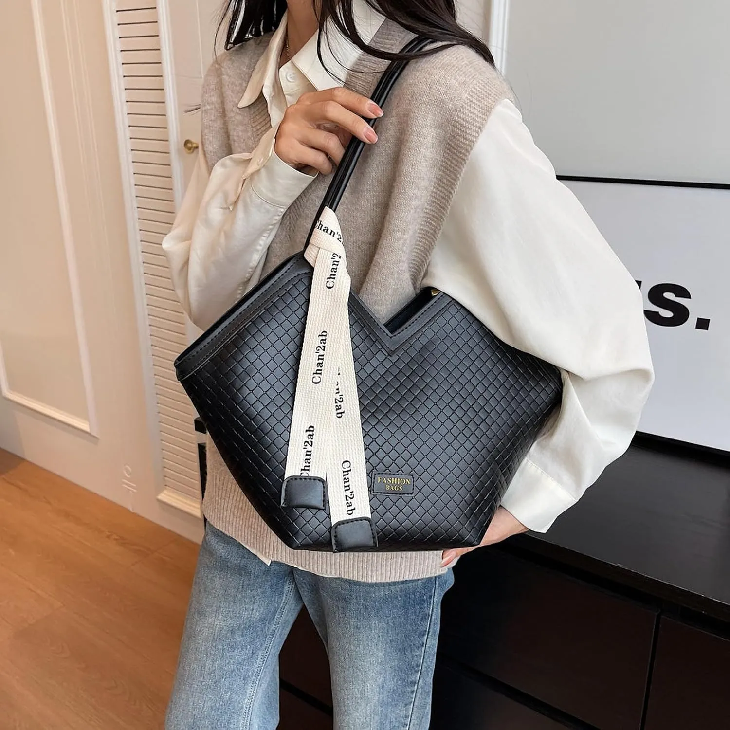 Love Heart Shape PU Artificial Leather Tote Bag for Women's Fashion Shoulder Bag and Satchel