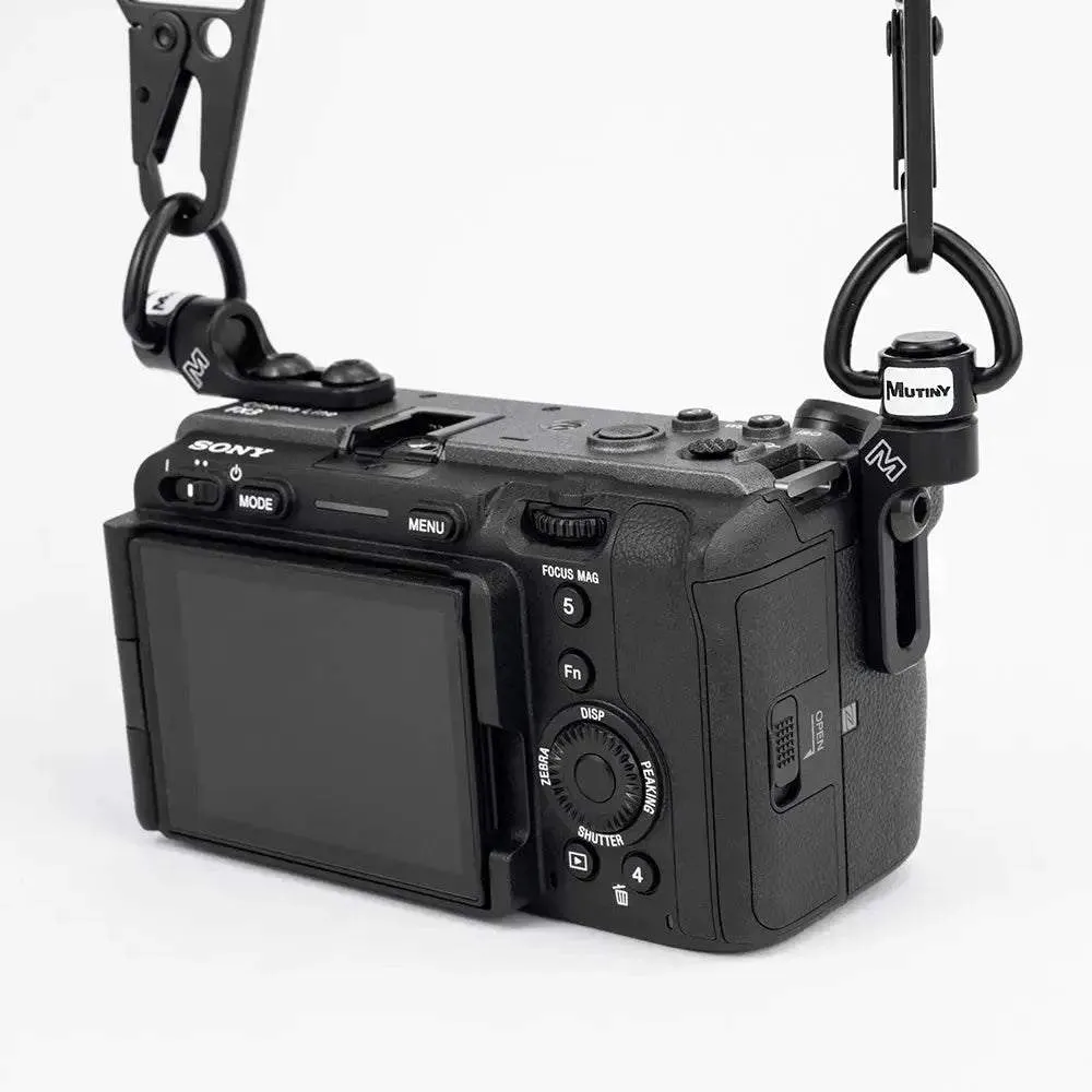 QD MOUNTS AND CAMERA STRAPS