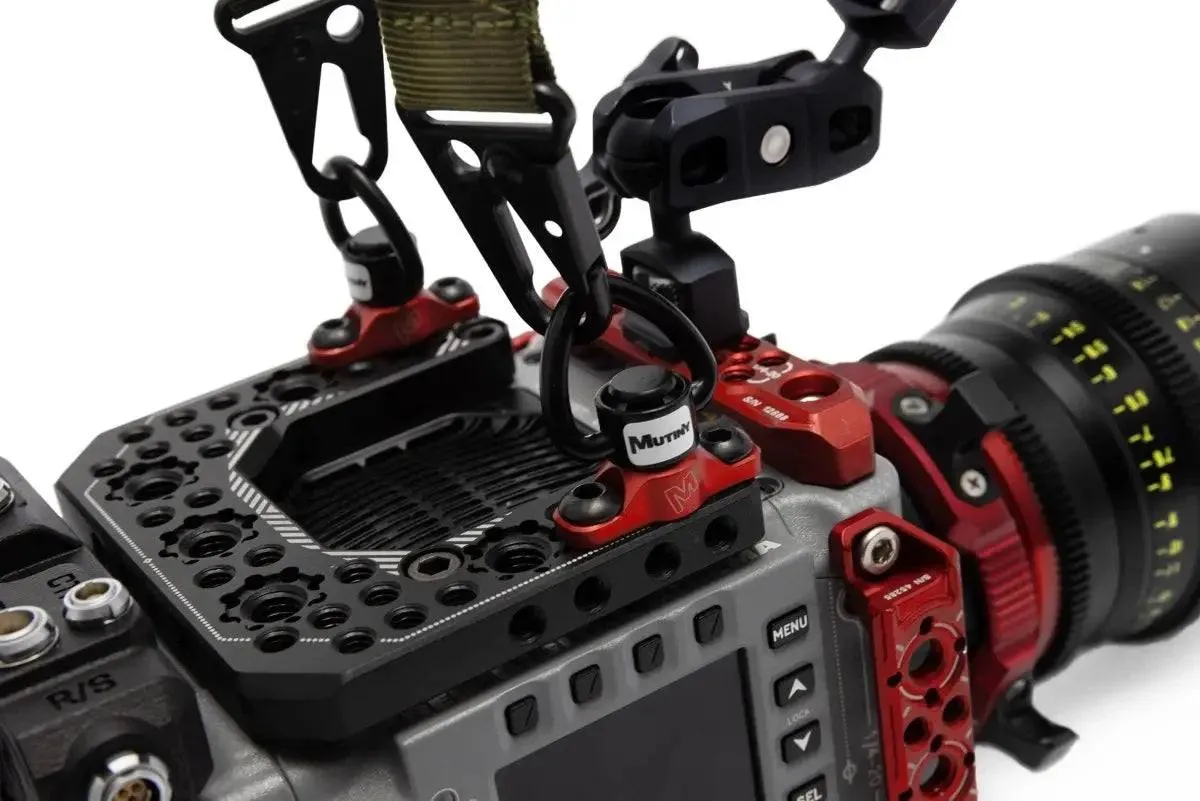 QD MOUNTS AND CAMERA STRAPS