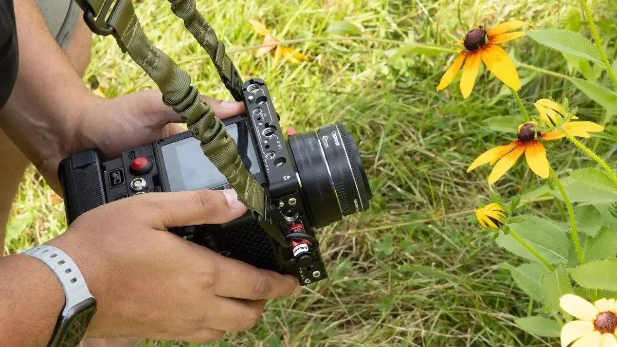 QD MOUNTS AND CAMERA STRAPS