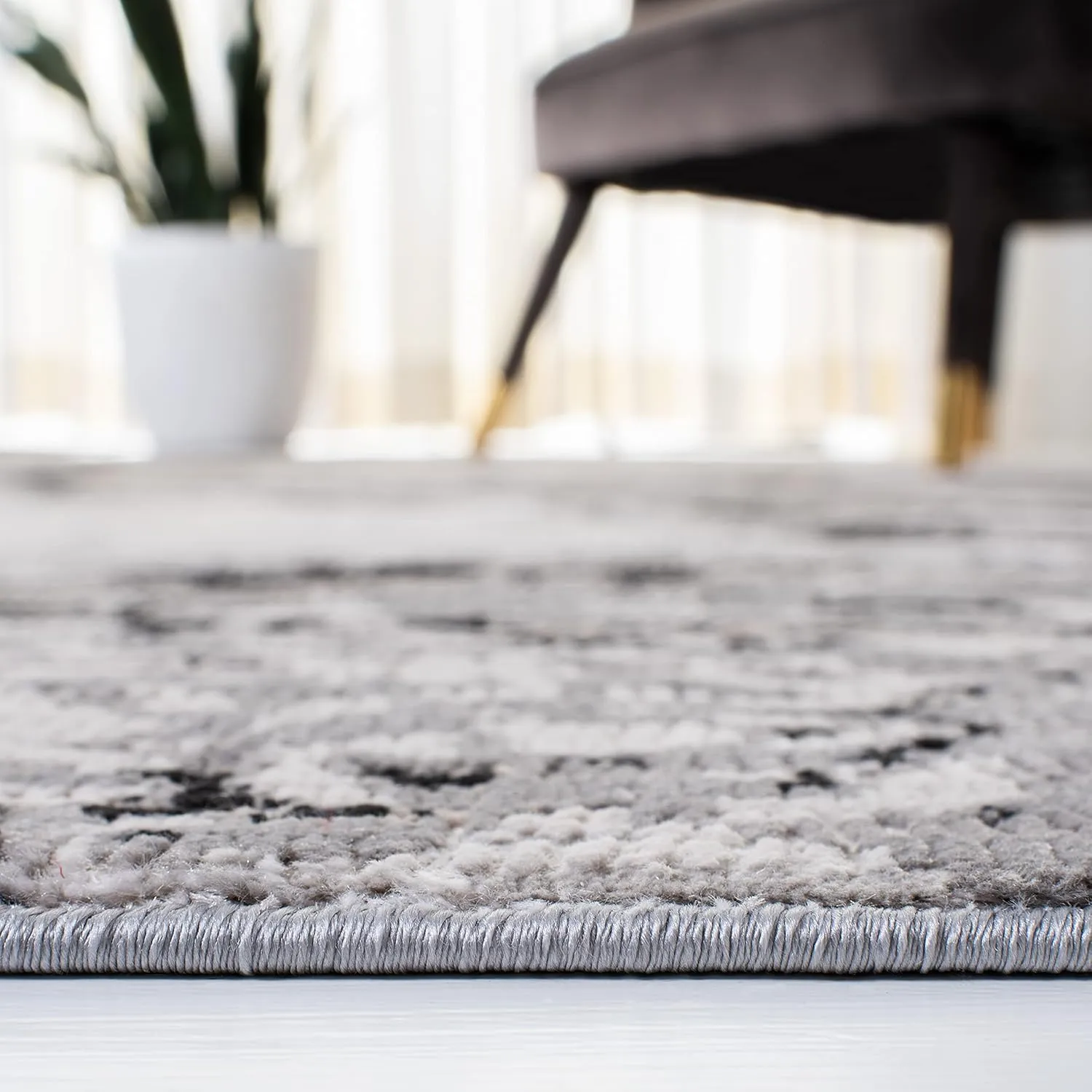 SAFAVIEH Invista Collection 6'7" Round Ivory/Grey INV638A Modern Abstract Area Rug