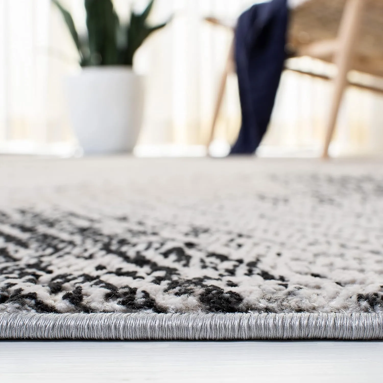 SAFAVIEH Invista Collection 6'7" Round Ivory/Grey INV643A Modern Abstract Area Rug