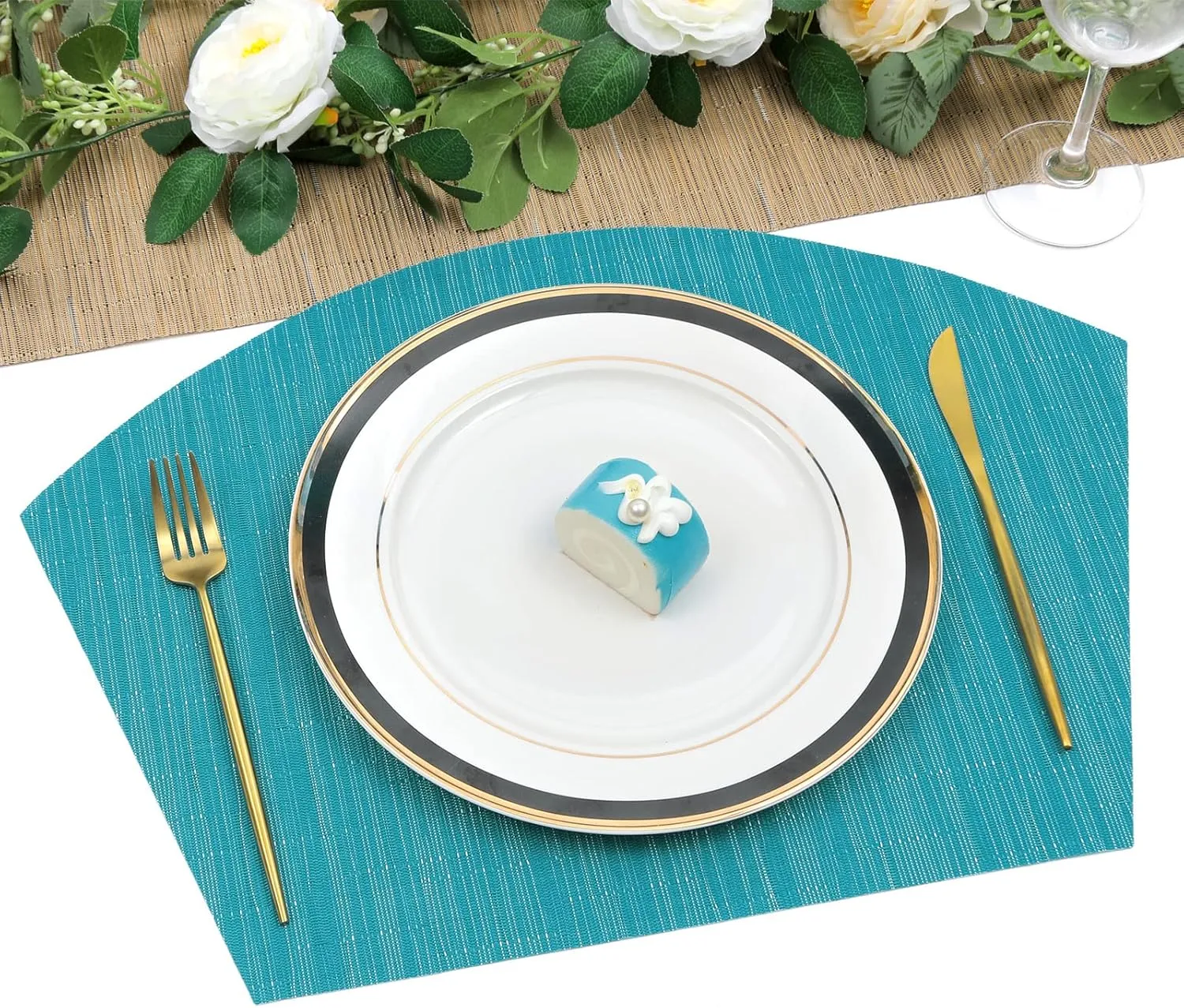 SHACOS Large Size Wedge Placemats with Centerpiece Round Mat Set of 5 Round Table Place Mats Washable Dining Table Placemats Reversible Durable, Blue