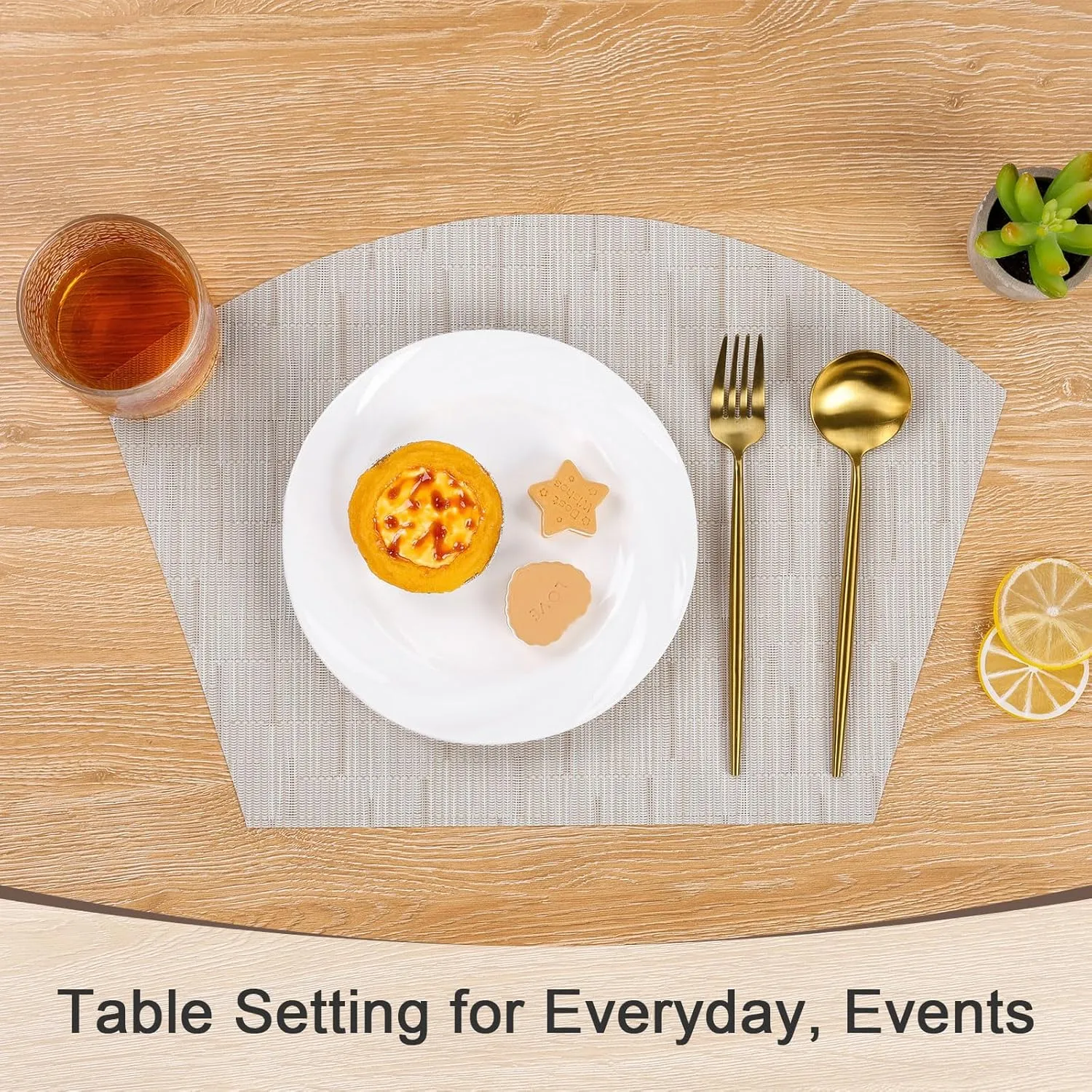 SHACOS Wedge Placemats Set of 8 Woven Vinyl Plastic Placemats for Round Table Place Mats Wipe Clean Non Slip Table Mats, Beige