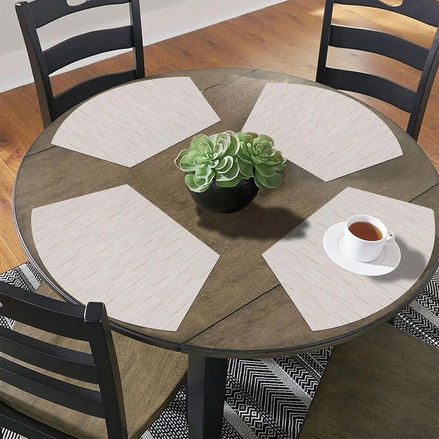 SHACOS Wedge Placemats Set of 8 Woven Vinyl Plastic Placemats for Round Table Place Mats Wipe Clean Non Slip Table Mats, Beige