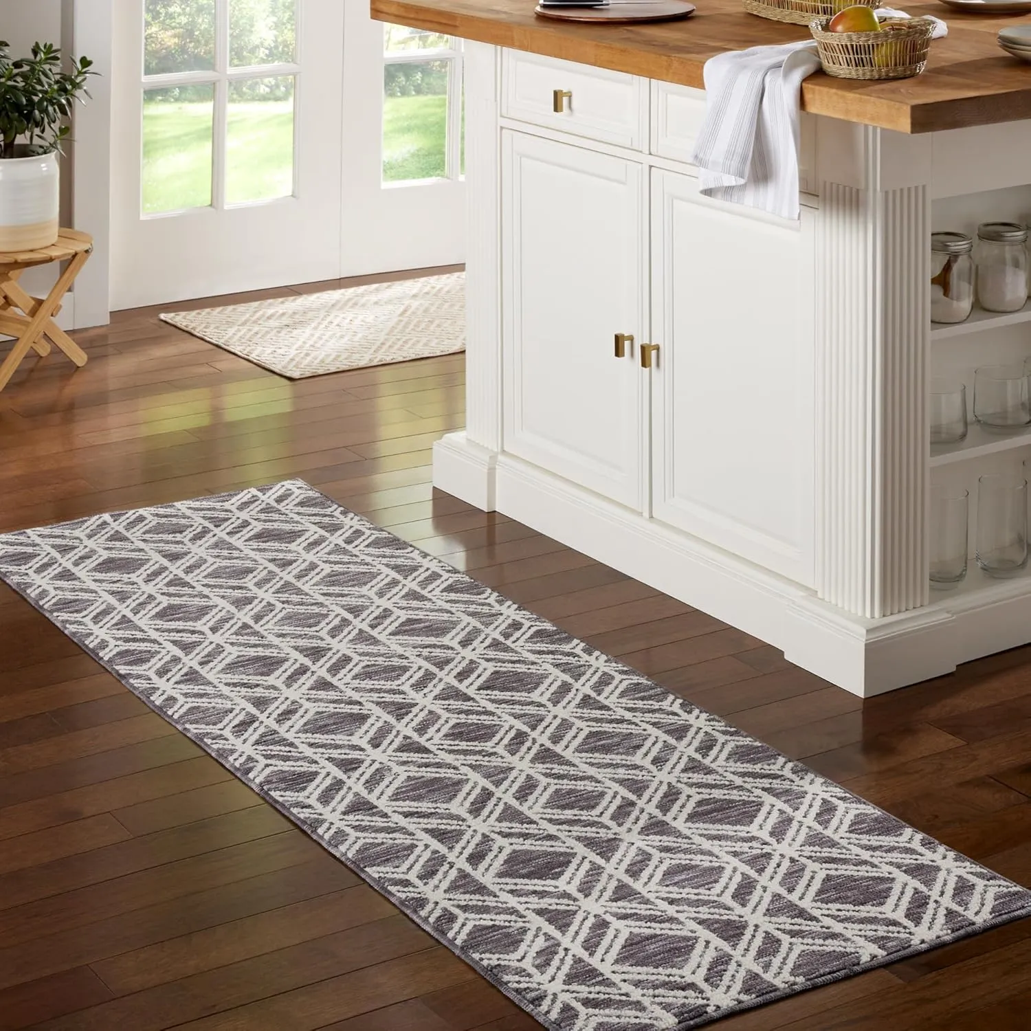 TOWN & COUNTRY EVERYDAY Walker Modern Diamond Everwash™ Washable Multi-Use Decorative Rug, Tufted Kitchen Runner Rug, Low-Profile Door Mat, Bath Rug with Non-Slip Backing, Dark Grey, 24"x72"