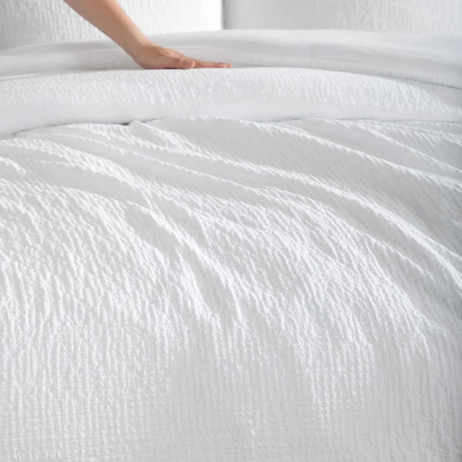 Vera Wang - Queen Comforter Set, Premium Cotton Bedding Set with Matching Shams, Chic Room Essentials, Oeko-Tex Certified (Puckered Texture White, Queen)