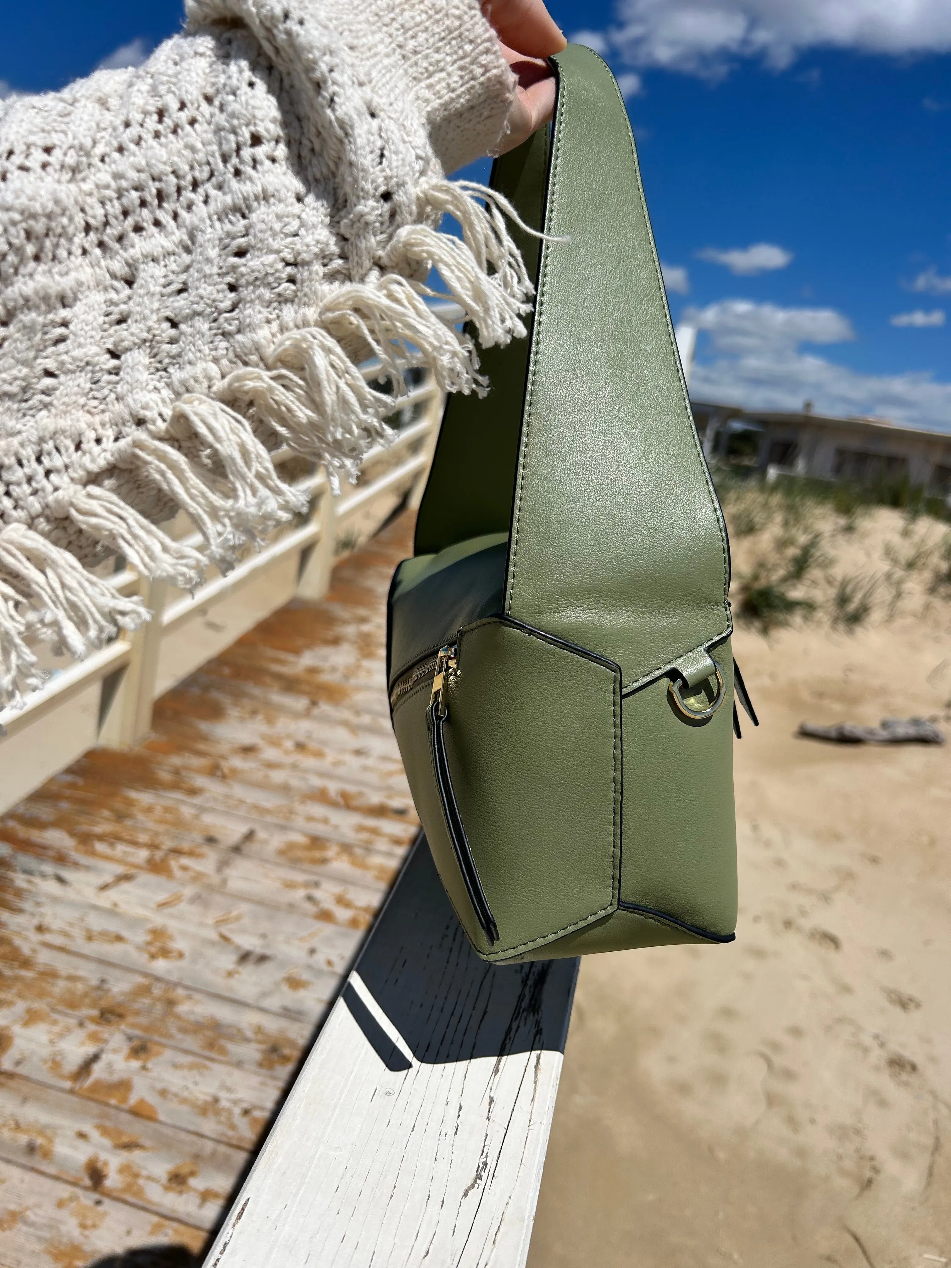 Viral Hobo Shoulder Bag