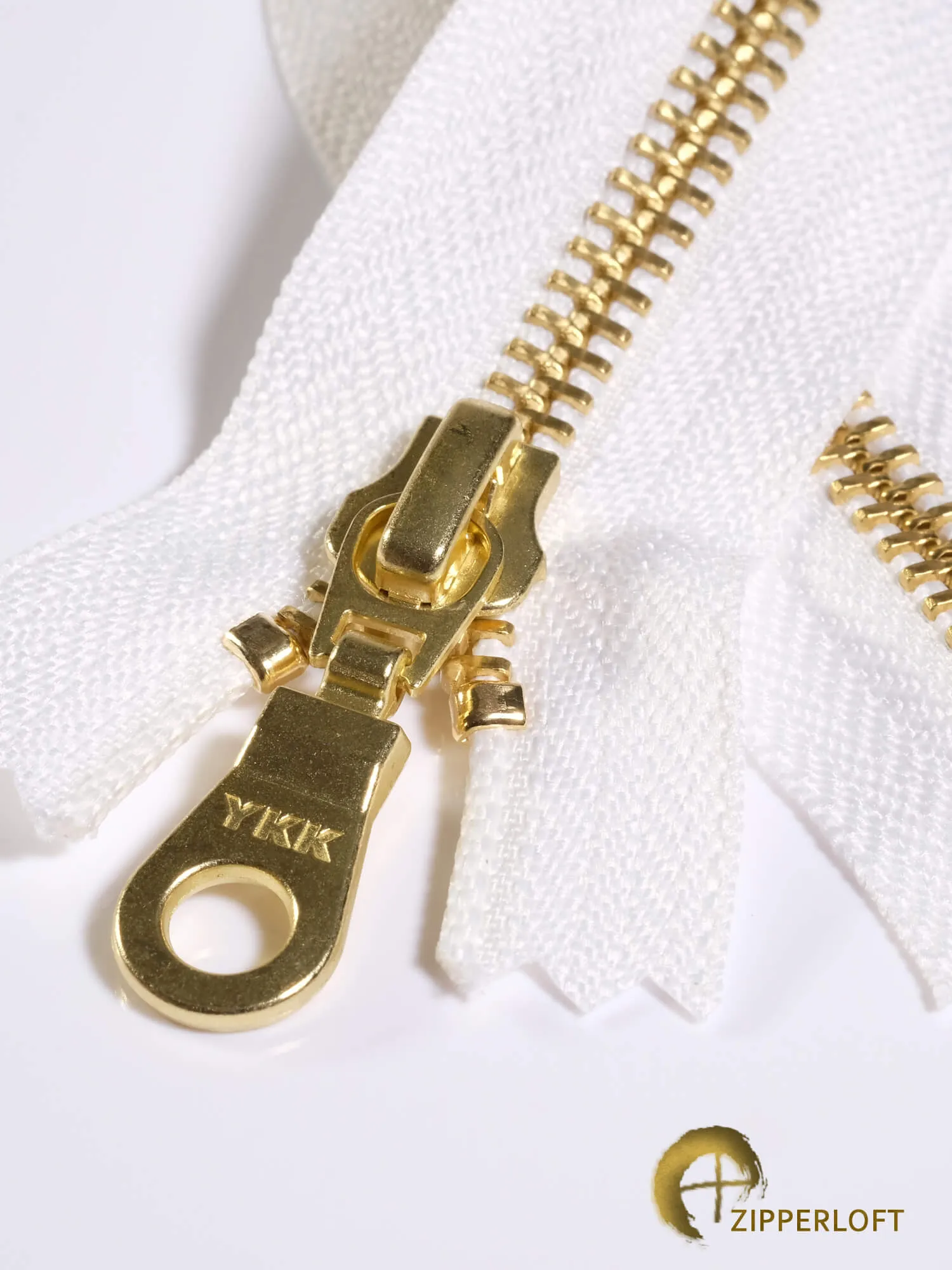 YKK #5 Golden Brass (6-9,14-18" / 15.2-45.7cm) - 030 Nearly White