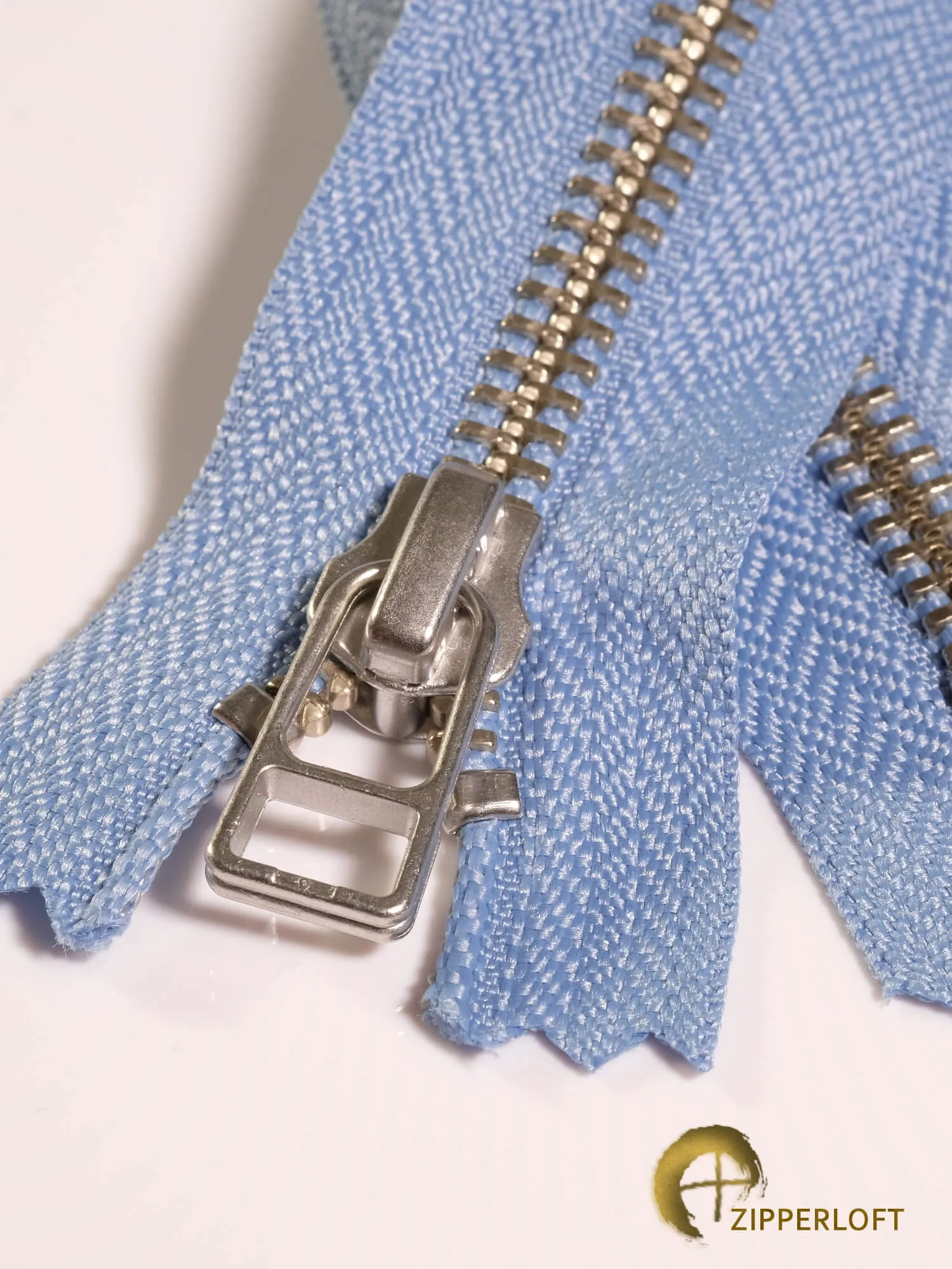 YKK #5 Nickel-Silver (5-10" / 12.7-25.4cm) - 352 Icy Blue